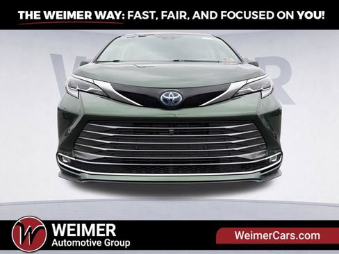 Used 2021 Toyota Sienna Platinum AWD/4WD image 8