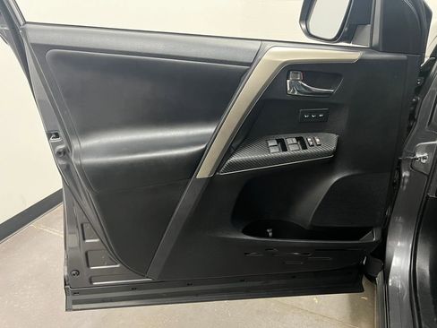 Used 2015 Toyota RAV4 Limited w/ Technology Package image 10