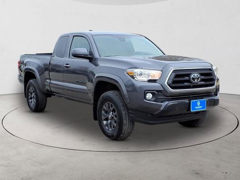 Used 2021 Toyota Tacoma SR5 w/ SR5 Appearance Package (SM) AWD/4WD image 3