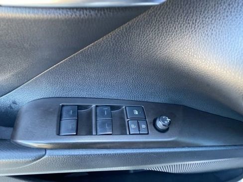 Used 2022 Toyota Camry SE image 17