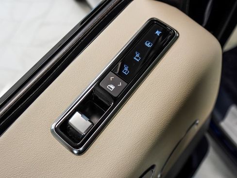 Used 2020 Land Rover Range Rover HSE image 21