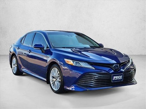 Used 2018 Toyota Camry XLE w/ Audio Package FWD image 3