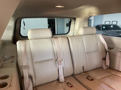 Used 2010 GMC Yukon XL SLT image 31