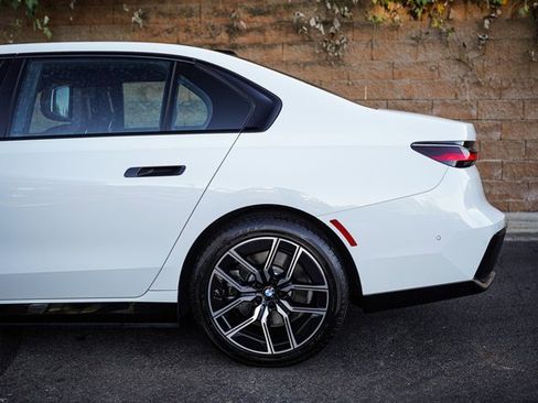 Used 2023 BMW i7 xDrive60 image 6