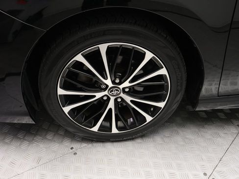 Certified 2018 Toyota Camry SE FWD image 4