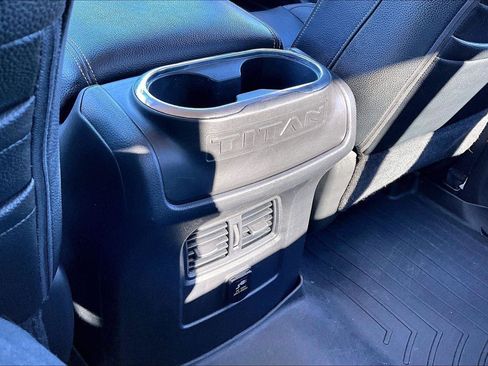 Used 2018 Nissan Titan SL image 32