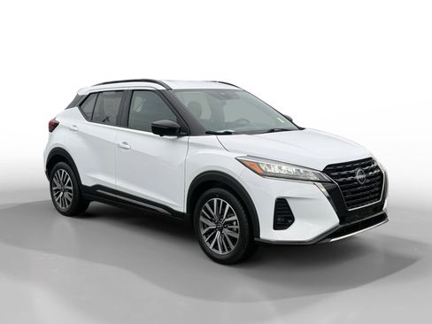 Used 2024 Nissan Kicks SR image 7