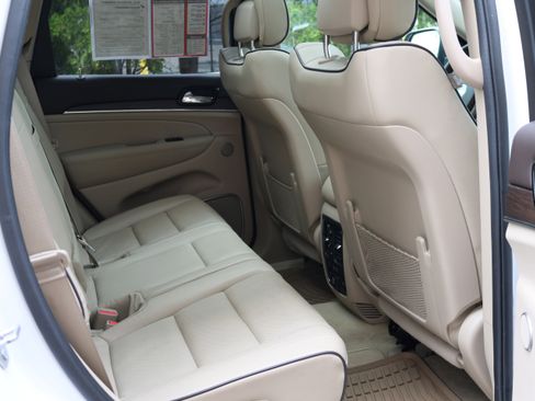 Used 2021 Jeep Grand Cherokee Overland AWD/4WD image 19