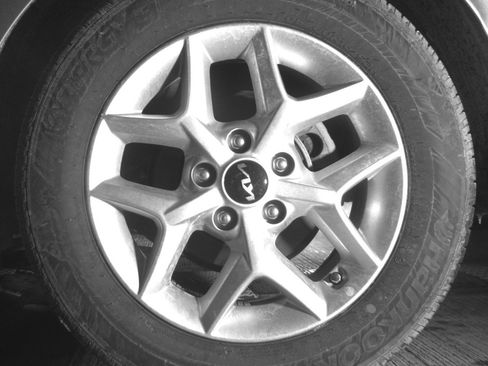 Used 2025 Kia Soul LX w/ LX Technology Package FWD image 14