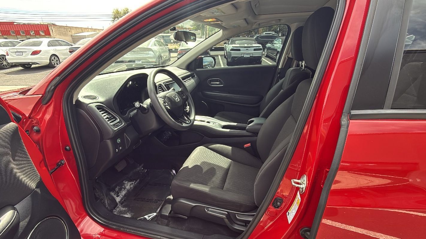 Used 2017 Honda HR-V EX image 10