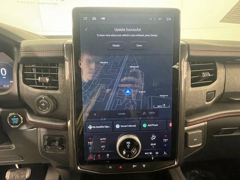 Used 2024 Ford Expedition Limited image 19