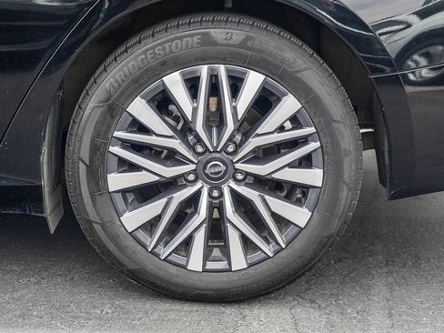 Used 2023 Nissan Altima 2.5 SV FWD image 11
