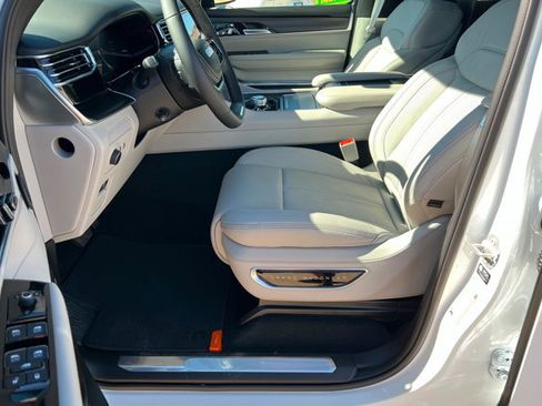 New 2026 Jeep Grand Wagoneer L Summit AWD/4WD image 17