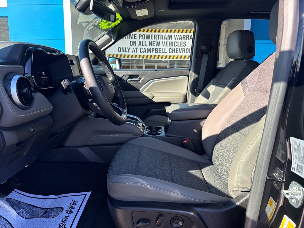 Used 2024 Chevrolet Colorado ZR2 w/ Technology Package AWD/4WD image 9