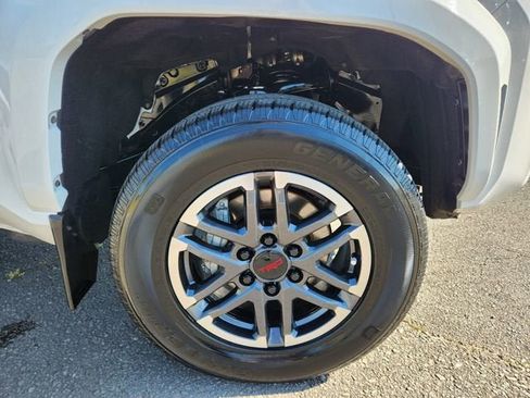 Used 2024 Toyota Tacoma TRD Sport AWD/4WD image 22