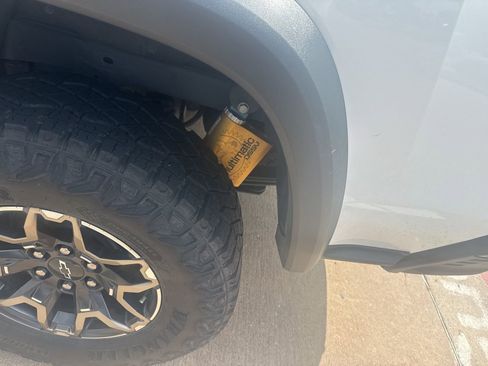 Used 2023 Chevrolet Colorado ZR2 w/ ZR2 Convenience Package III image 3