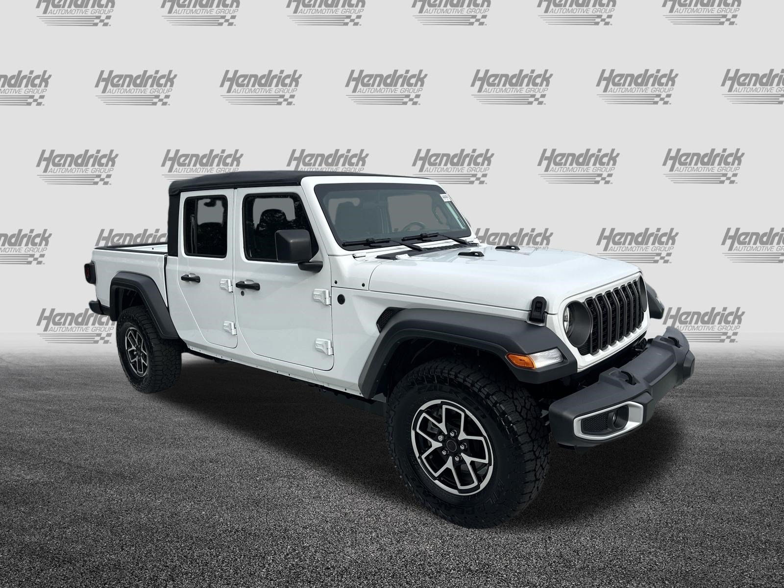 Used 2026 Jeep Gladiator Sport AWD/4WD image 2