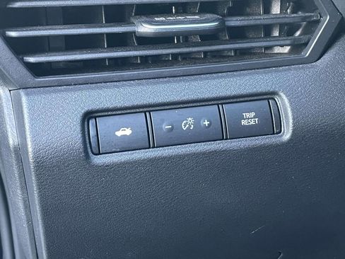 Used 2024 Nissan Altima 2.5 SV image 18