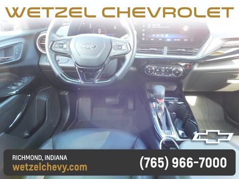 Used 2025 Chevrolet Trax RS w/ Sunroof Package FWD image 16