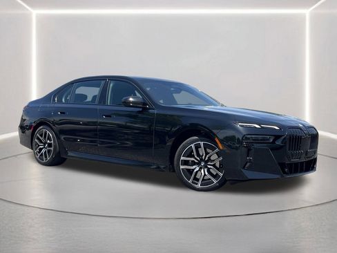 Used 2023 BMW 740i RWD image 2