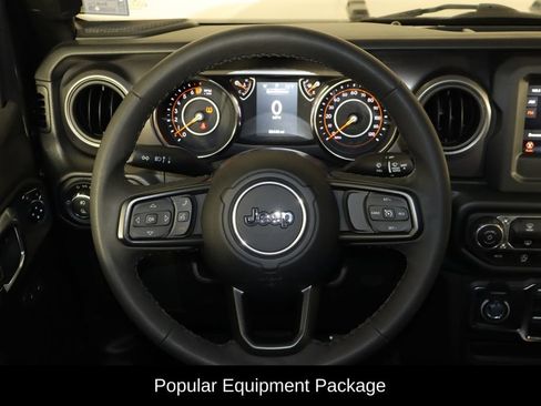 Used 2023 Jeep Gladiator Sport AWD/4WD image 7
