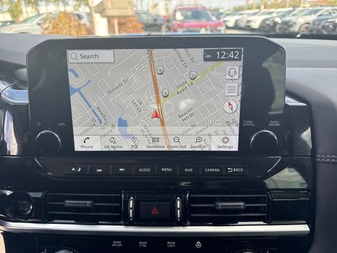 Certified 2025 Nissan Pathfinder Platinum image 21