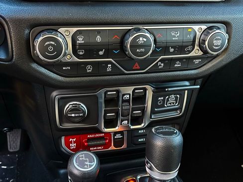 New 2026 Jeep Gladiator Sport image 19