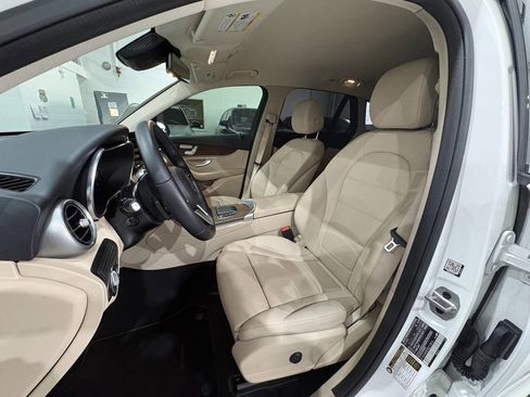 Used 2022 Mercedes-Benz GLC 300 4MATIC SUV image 9