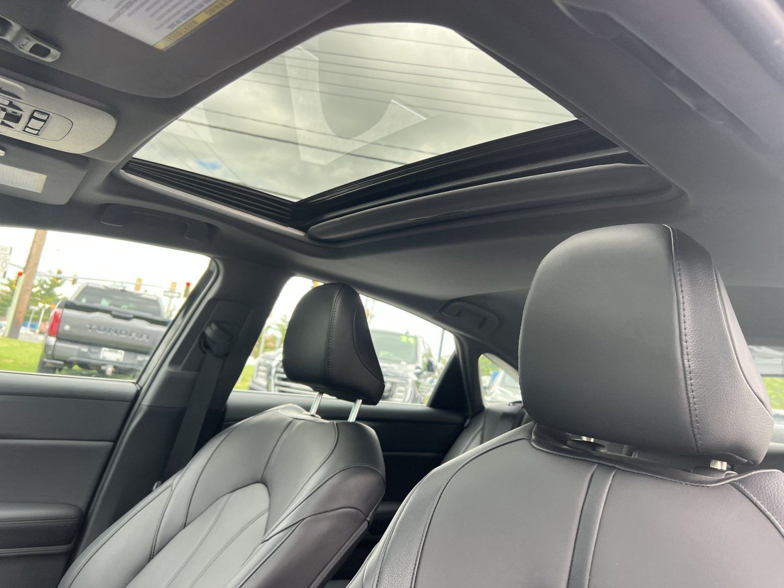 Used 2021 Toyota Avalon XLE w/ Moonroof Package FWD image 23