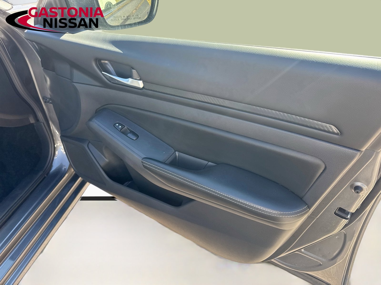 Used 2025 Nissan Altima 2.5 SV FWD image 36