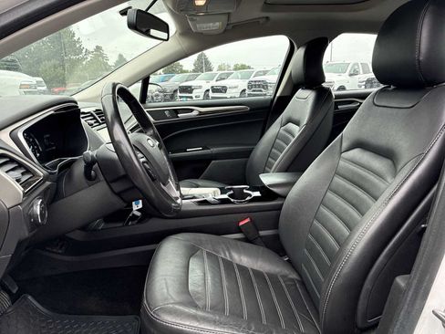 Used 2015 Ford Fusion SE w/ Equipment Group 202A FWD image 13