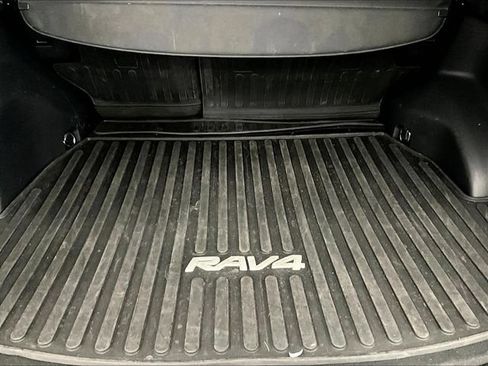 Used 2021 Toyota RAV4 LE AWD/4WD image 33