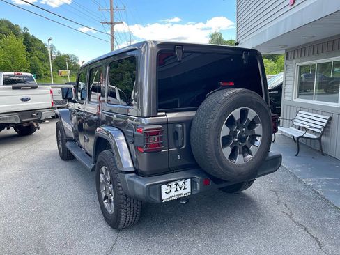 Used 2018 Jeep Wrangler Unlimited Sahara w/ Dual Top Group AWD/4WD image 5