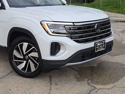 Used 2024 Volkswagen Atlas SEL AWD/4WD image 2
