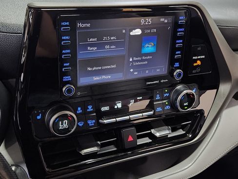 Used 2021 Toyota Highlander XLE FWD image 37