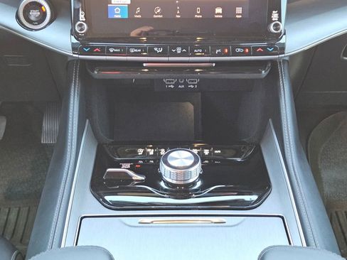 Certified 2025 Jeep Wagoneer Series II w/ Premium Group I image 18