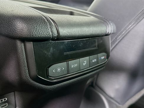 Used 2025 Toyota Grand Highlander AWD image 27