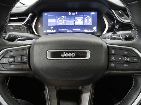 Used 2022 Jeep Grand Cherokee L Limited w/ Luxury Tech Group II image 17