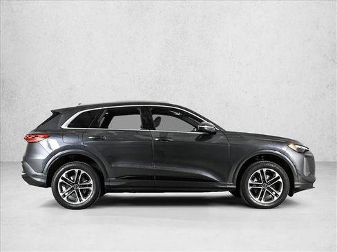 Certified 2025 Audi Q5 Premium w/ Convenience Package image 5