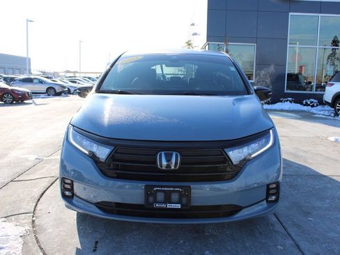 Used 2023 Honda Odyssey Sport image 2