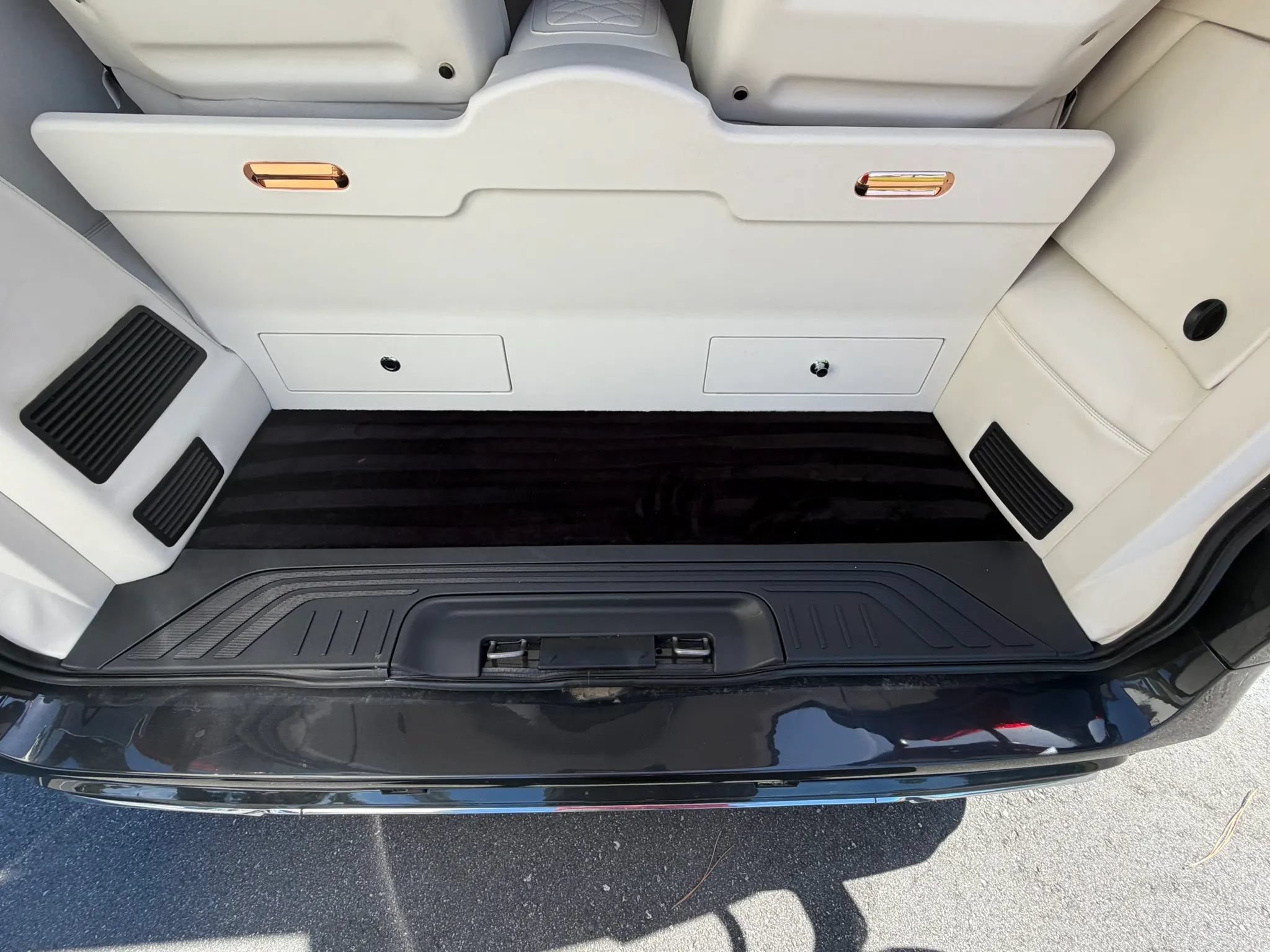 Used 2021 Mercedes-Benz Metris Passenger w/ Premium Safety Package image 24