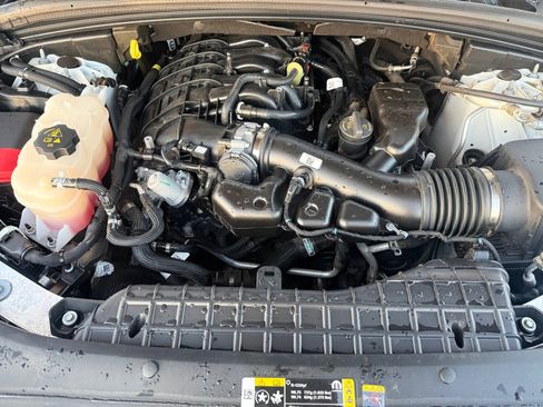 Used 2023 Jeep Grand Cherokee L Laredo image 32