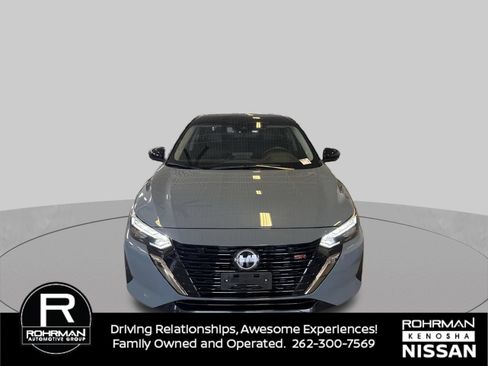 Used 2025 Nissan Sentra SR w/ SR Premium Package FWD image 10
