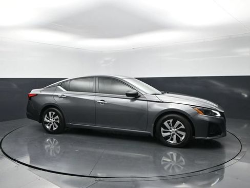 Used 2025 Nissan Altima 2.5 S FWD image 6
