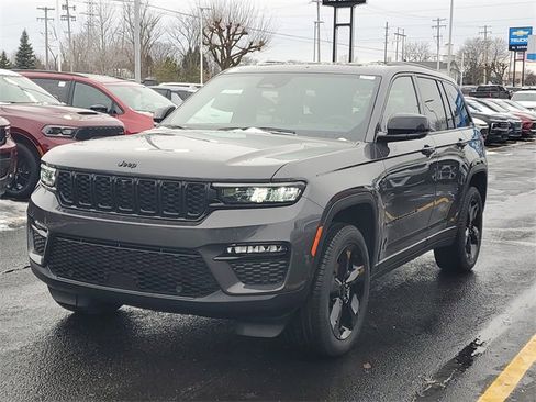 New 2025 Jeep Grand Cherokee Limited w/ Luxury Tech Group II image 2