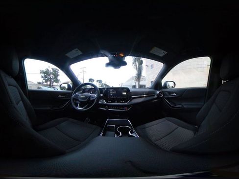 Used 2025 Chevrolet Equinox LT image 42