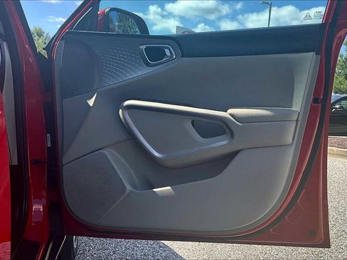 Used 2023 Kia Soul LX w/ LX Technology Package image 21