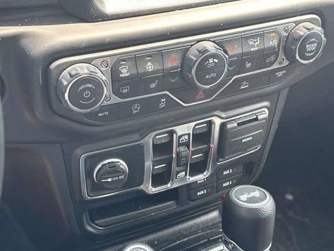 Used 2022 Jeep Wrangler Unlimited Sport AWD/4WD image 27