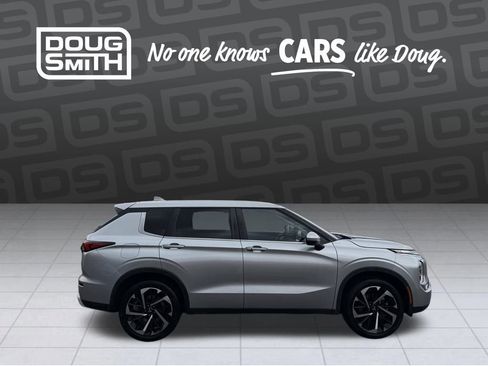 Used 2022 Mitsubishi Outlander SEL Black Edition image 6