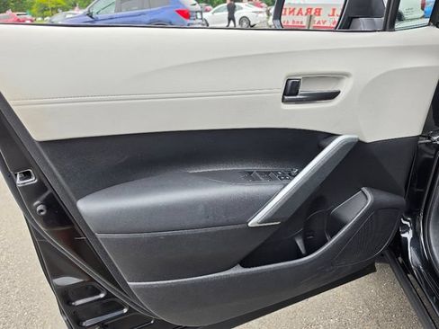 Used 2023 Toyota Corolla Cross L AWD/4WD image 19